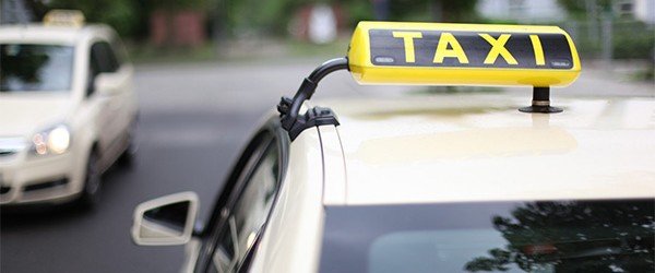 Krankenkassen zahlen die Taxifahrt zum Arzt nicht in jedem Fall